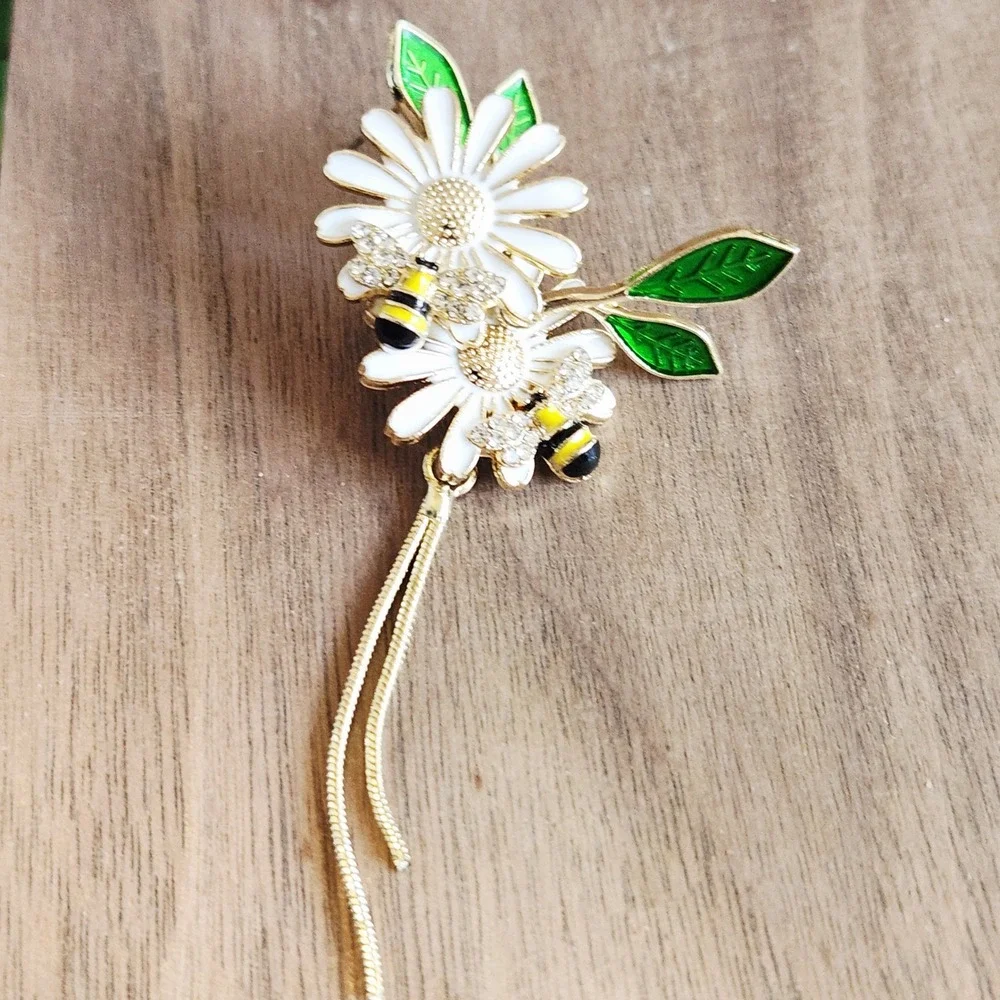 Dainty Daisy and Honeybee Asymmetrical Enamel Drop‎ Earrings Gold Tone Tassel